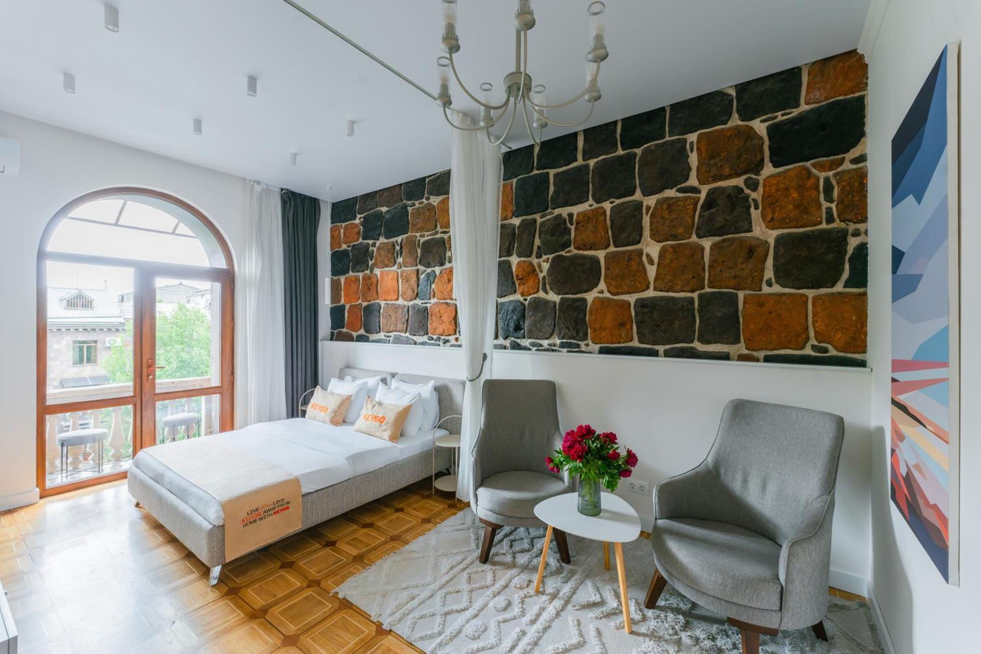 Design Studio Balcony Center View Self Entry Keygo 33 Yerevan Bagian luar foto