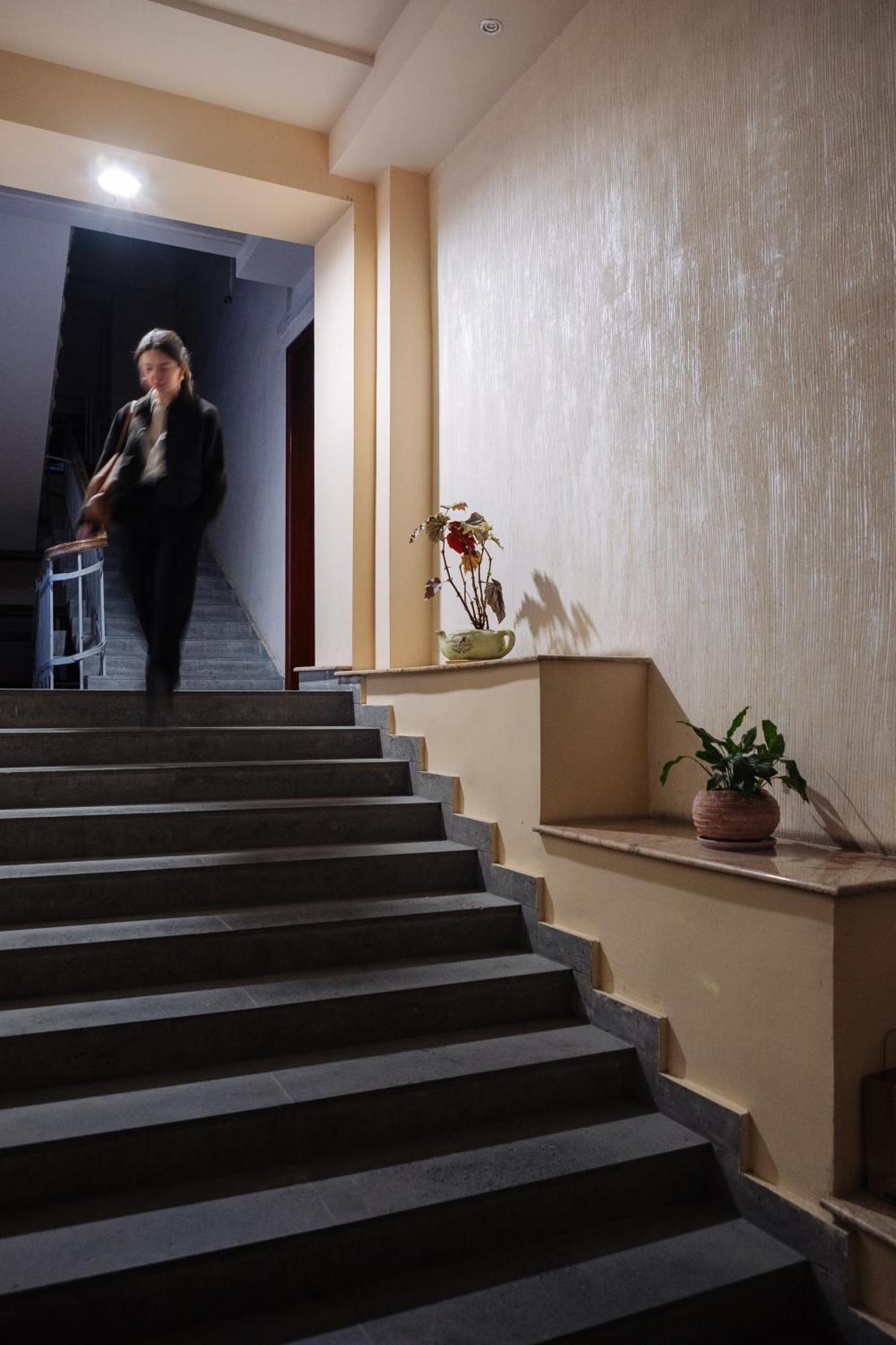 Design Studio Balcony Center View Self Entry Keygo 33 Yerevan Bagian luar foto